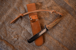 Coltello da orto con fodero in cuoio