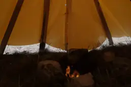 Fuoco nel teepee